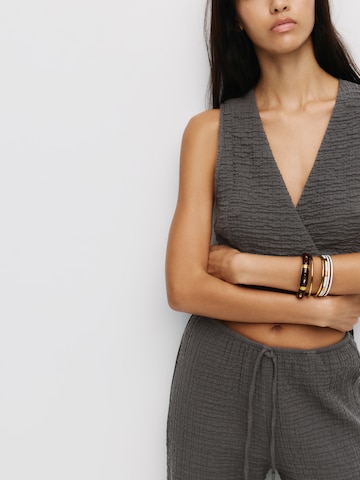 Pull&Bear Široký strih Nohavice - Sivá