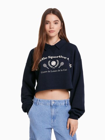 Sweat-shirt Bershka en bleu : devant