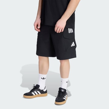 ADIDAS PERFORMANCE Loosefit Sportshorts ' MERCEDES – AMG PETRONAS FORMULA 1' in Schwarz: Vorderseite