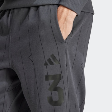 ADIDAS SPORTSWEAR Tapered Sportsbukser 'Seasonal Essentials' i grå