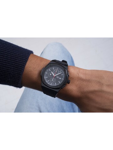 Montre à affichage analogique 'Coussin Shape Racing' Gc en noir