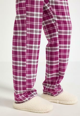 Pijamale de la Lindex pe mov