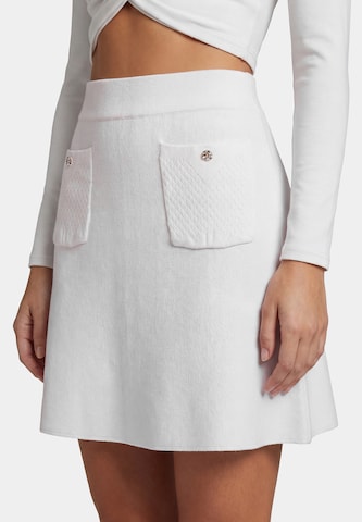 Jupe faina en blanc