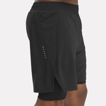 Reebok regular Παντελόνι φόρμας σε μαύρο