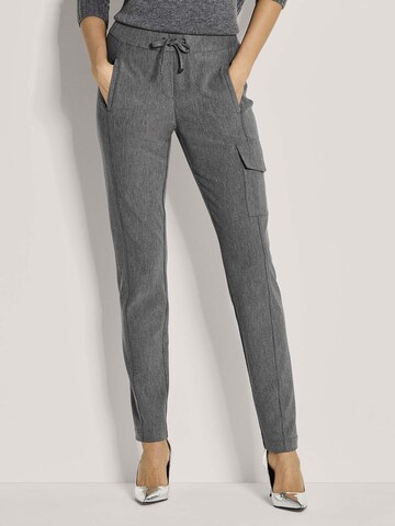 Effilé Pantalon MADELEINE en gris : devant
