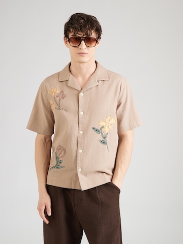 Abercrombie & Fitch Rovný strih Košeľa - Hnedá: predná strana