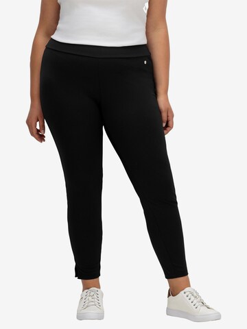 SHEEGO Skinny Leggings in Black: front