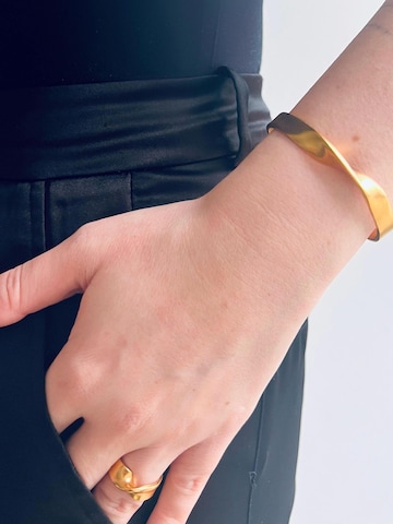Les Reines Armband 'Golden Arc - Cuff Bracelet 24K Gold Plated' in Goud