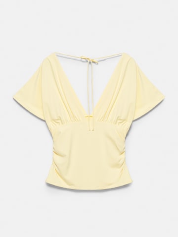 Pull&Bear Тениска в жълто