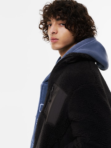 Pull&Bear Prehodna jakna 'STWD' | črna barva