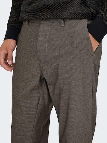 Coupe slim Pantalon 'ONSBRAD' Only & Sons en marron
