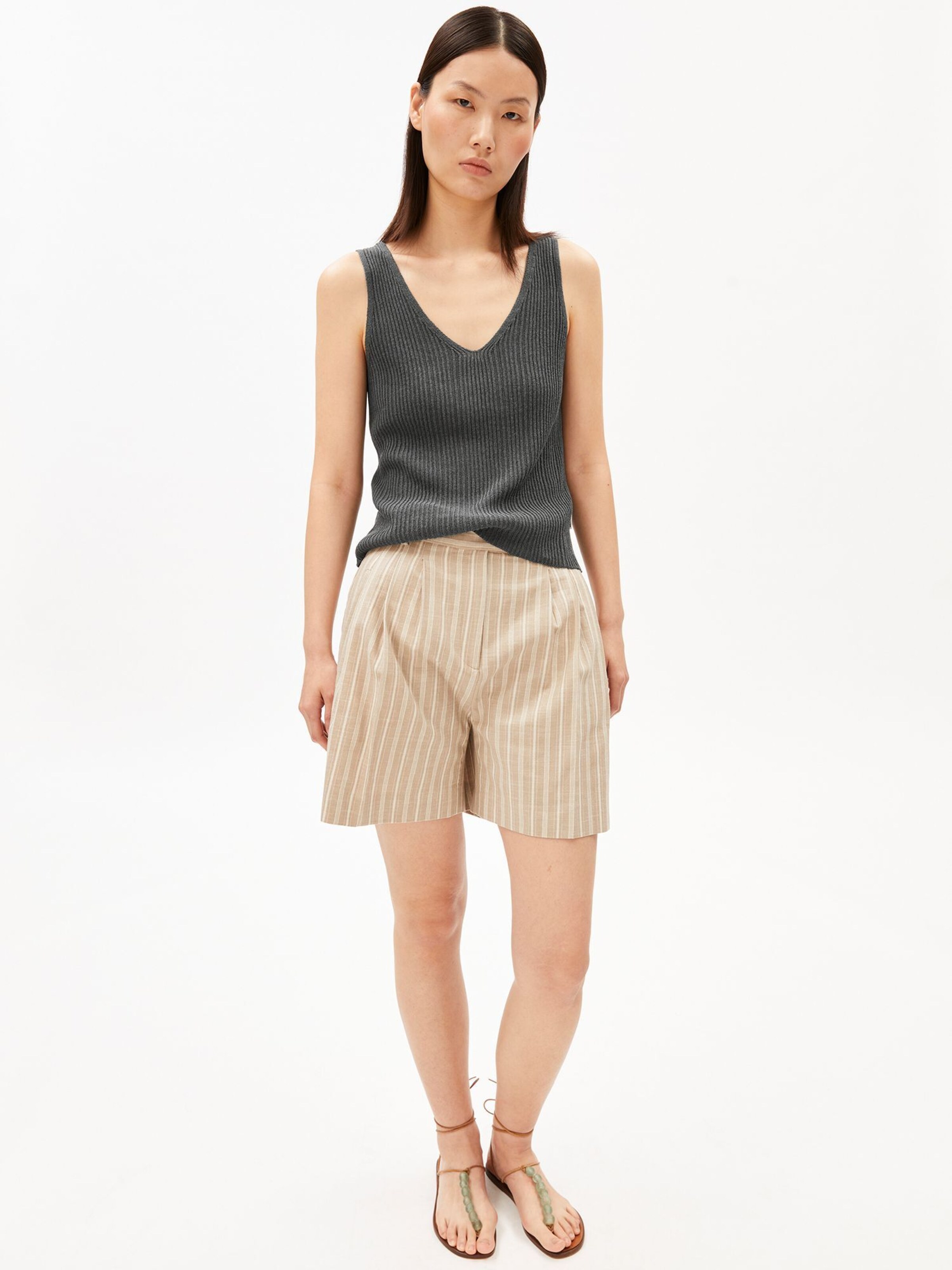 Haut ARMEDANGELS en gris