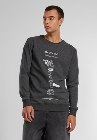 MT Upscale Свитшот 'Depresso' в Серый