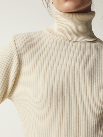 Robes en maille Happiness İstanbul en beige