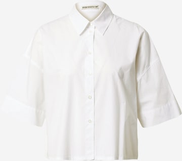 DRYKORN - Blusa 'YARIKA' en blanco: frente