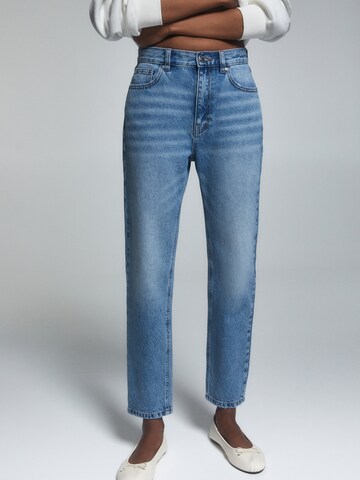 Pull&Bear Regular Jeans in Blauw: voorkant