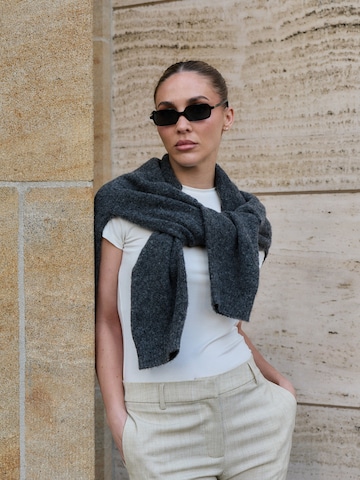 The Base Theory Тениска 'BABY TEE' в бяло