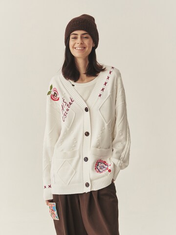 TATUUM Kampsun 'SLAVA', värv valge: eest vaates