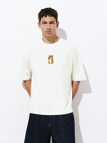 Pull&Bear Shirt in White: front
