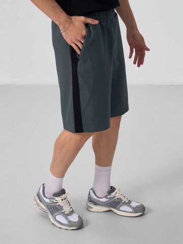 Loosefit Pantaloni di Tommy Life in grigio