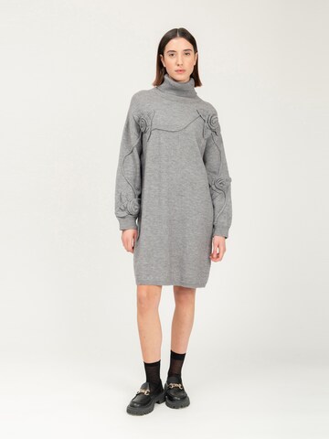 Influencer - Vestido em cinzento