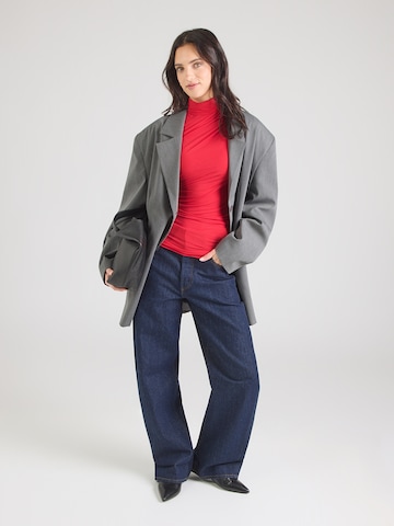 & Other Stories - Camiseta en rojo