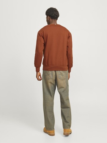 JACK & JONES Sweatshirt in Bruin
