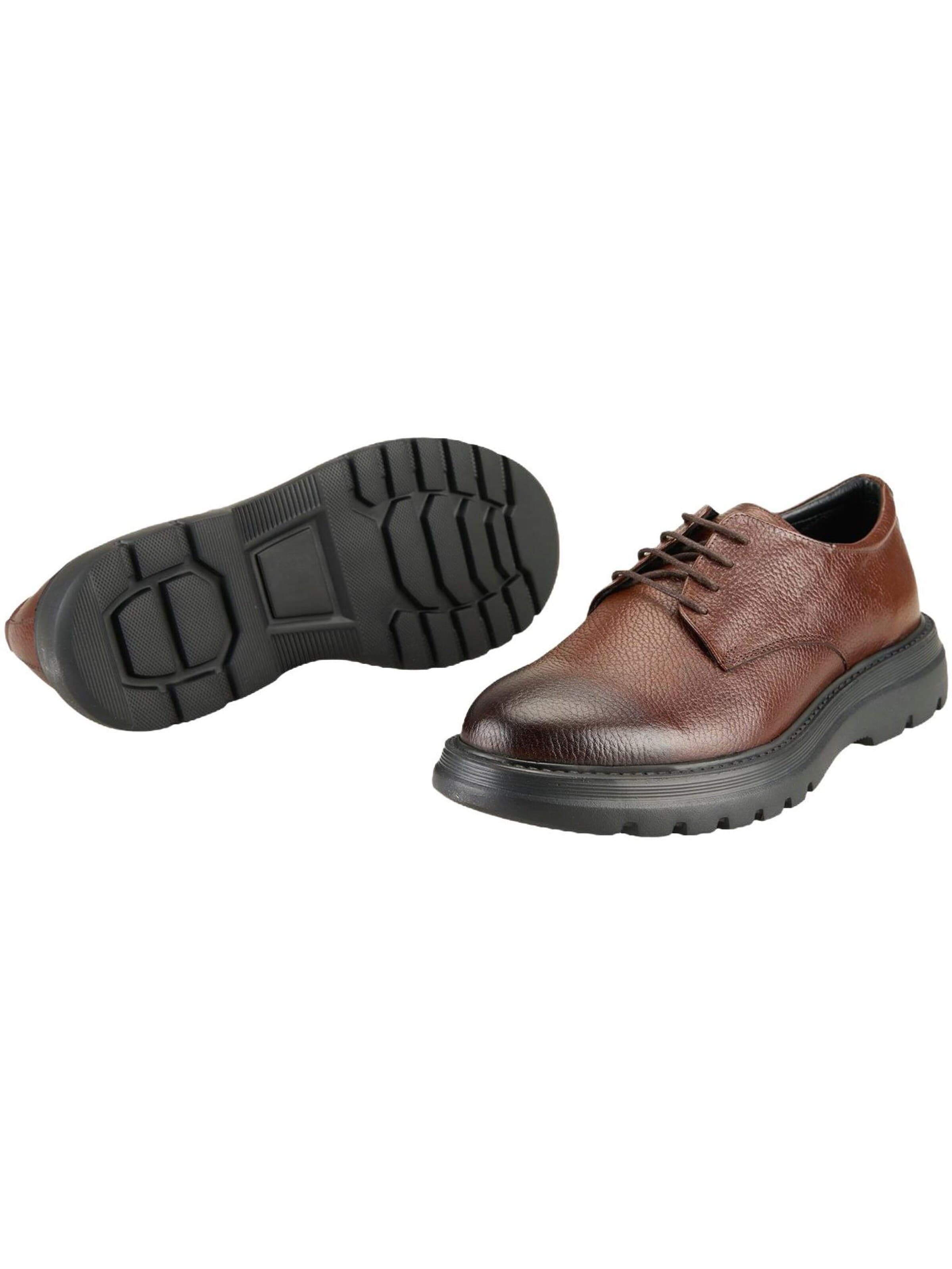 Chaussure basse 'Lässige Spitze' Desa en marron