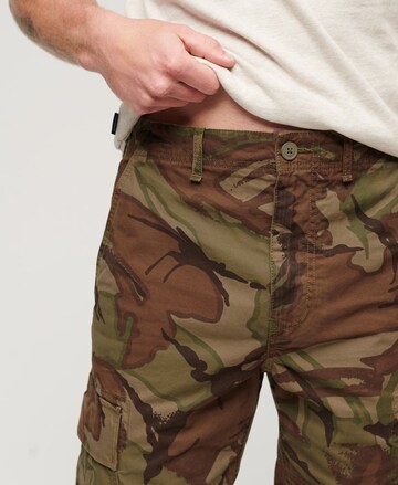 Regular Pantalon cargo Superdry en vert