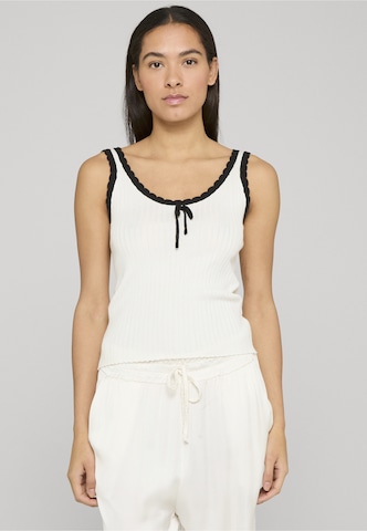 Top in maglia di Estelou in bianco: frontale