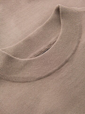 Ombre Trui 'OM-SWTN-0125' in Beige