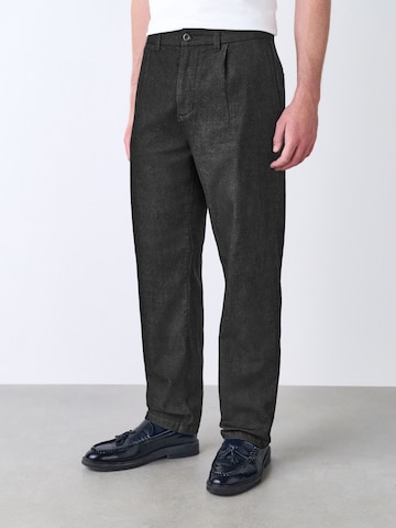 regular Jeans con pieghe di Next in nero: frontale