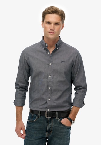 Coupe regular Chemise Superdry en gris : devant