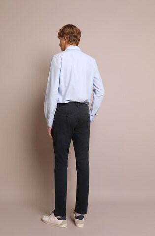 Regular Pantalon chino Scalpers en bleu