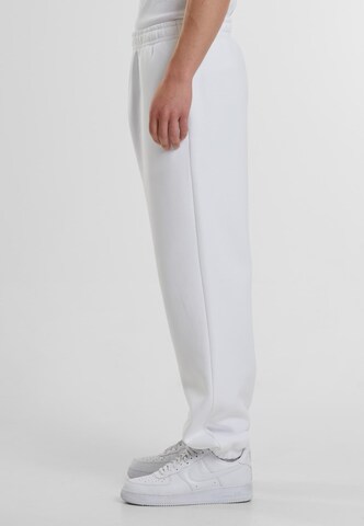 Tapered Pantaloni di Urban Classics in bianco