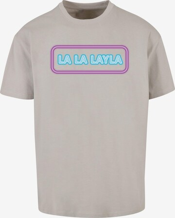Merchcode Shirt 'La La Layla' in Grijs: voorkant