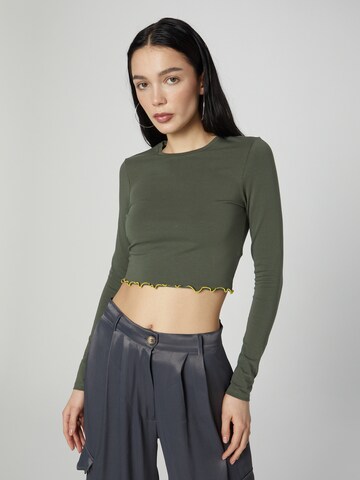 ABOUT YOU x Chiara Biasi Shirt 'Jule' in Groen: voorkant