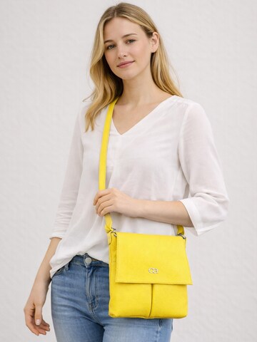 COLLEZIONE ALESSANDRO Crossbody Bag 'München' in Yellow