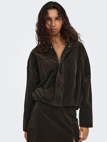 ONLY - Chaqueta de entretiempo 'ONLMOON-FLORA' en marrón: frente