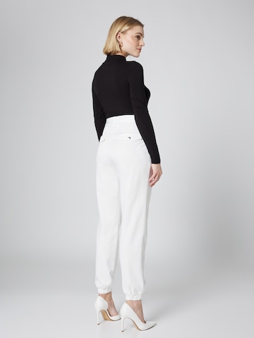 Guido Maria Kretschmer Women Avsmalnet Plissert bukse 'Nicola ' i hvit: bakside