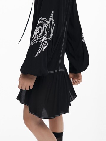 Desigual Платье в Черный