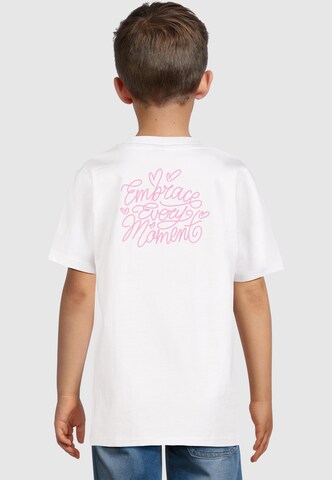 Mister Tee Tričko 'Embrace Every Moment' – bílá