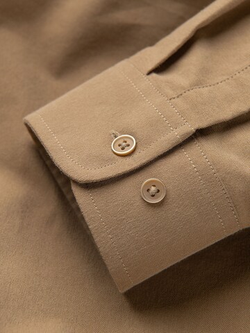 Coupe regular Chemise 'OM-SHOS-0153' Ombre en marron
