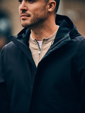 Suitable Winter coat in Black