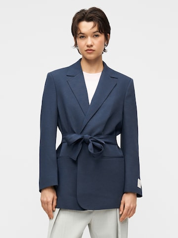 Sacou de la Calvin Klein pe albastru: față