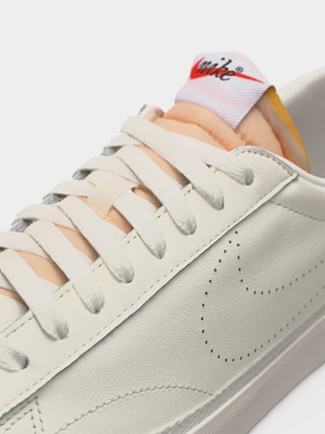Sneaker low 'Tennis Classic' de la Nike Sportswear pe bej