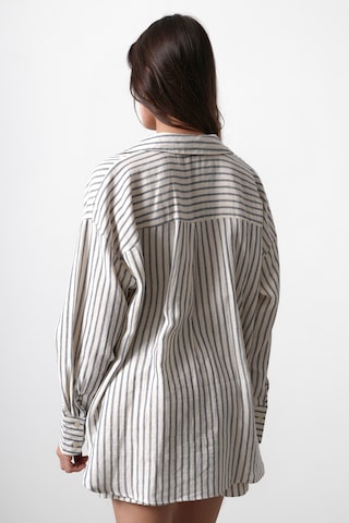 Trendyol Blouse in Beige