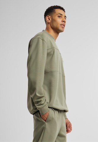 Urban Classics Sweatshirt in Green