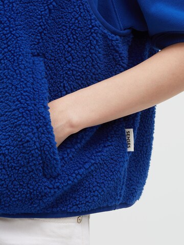 SENSES.THE LABEL Knitted Vest in Blue