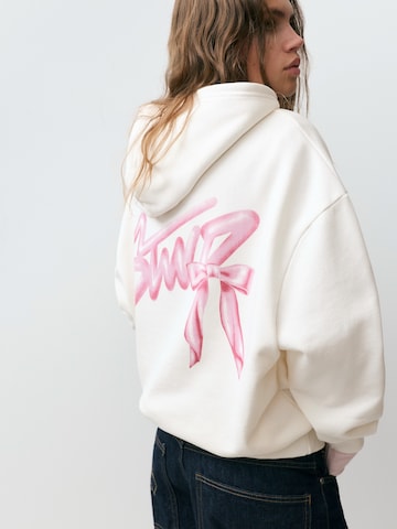 Bluză de molton de la Pull&Bear pe alb